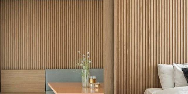 دیوار پوش سه بعدی چوب بامبو | شرکت معماری چیدمانه