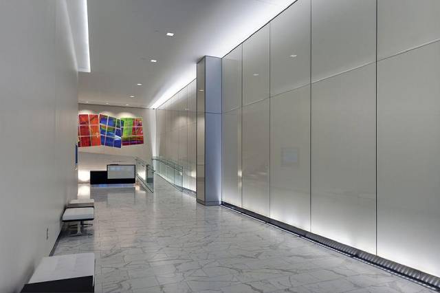 دیوار پوش شیشه ای تجاری | شرکت معماری چیدمانه