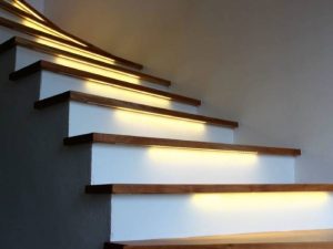 8 ایده برای نورپردازی راه پله ساختمان | شرکت معماری چیدمانه